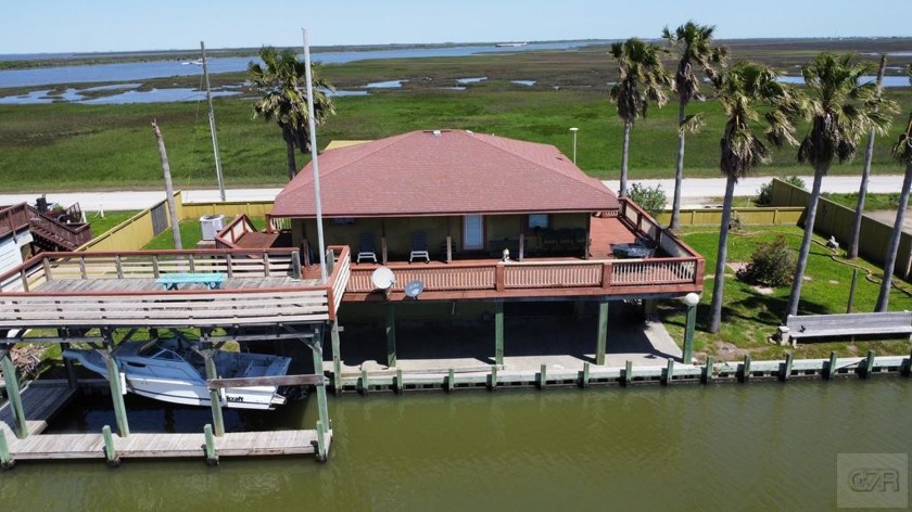 This canal front 2 bedroom, 2 bath home is sitting on 2 lots - Beach Home for sale in Crystal Beach, Texas on Beachhouse.com