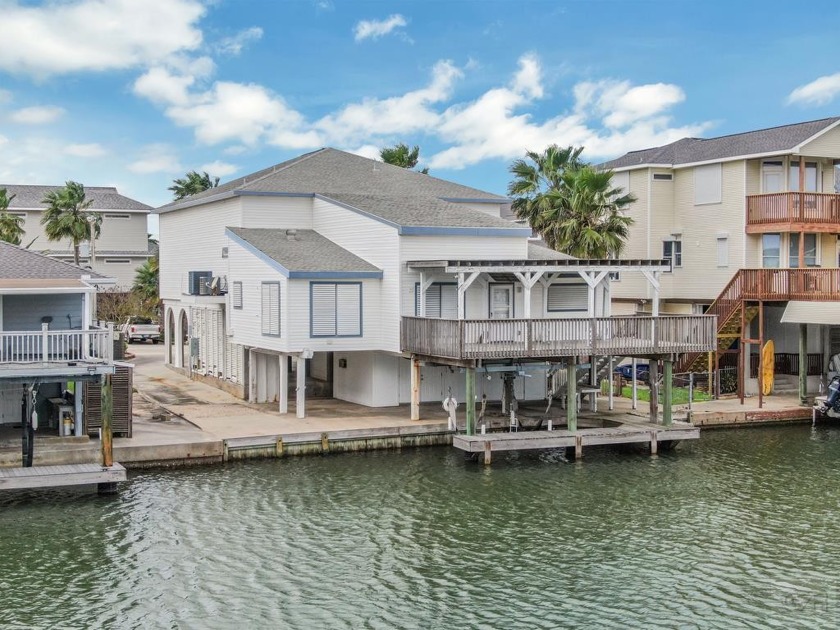 This home is very unique!! It consist of 2 houses with the - Beach Home for sale in Tiki Island, Texas on Beachhouse.com