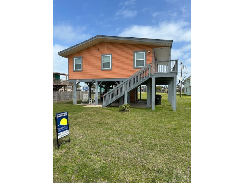Colorful 2/2 cottage in community of Sea Isle with amenities - Beach Home for sale in Galveston, Texas on Beachhouse.com
