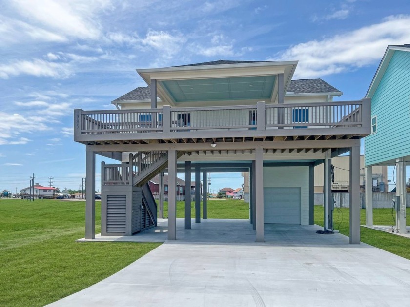 Amazing 3-2-1 new construction by Easton Homes, known for - Beach Home for sale in Crystal Beach, Texas on Beachhouse.com