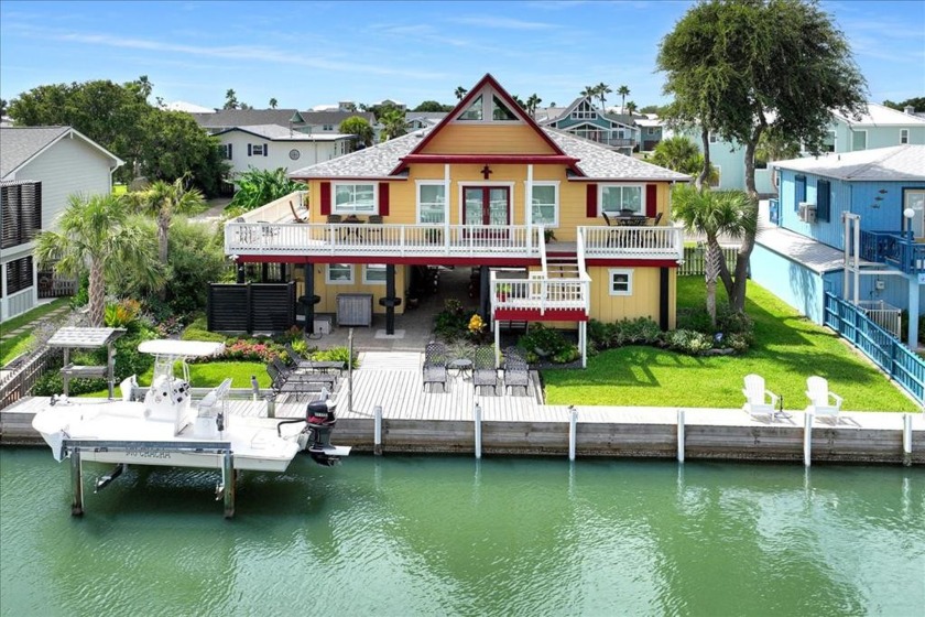 Gorgeous 4-bedroom 3 bath home in well desirable Key Allegro - Beach Home for sale in Rockport, Texas on Beachhouse.com