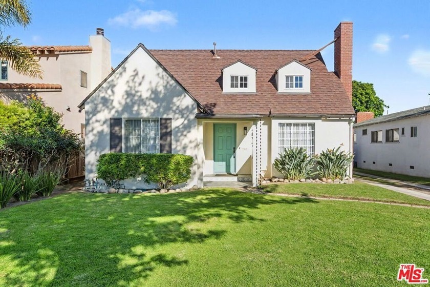 Located on a quiet cul de sac in Sunset Park, one of Santa - Beach Home for sale in Santa Monica, California on Beachhouse.com