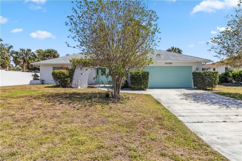 Welcome to your waterfront oasis! This beautifully maintained - Beach Home for sale in Naples, Florida on Beachhouse.com