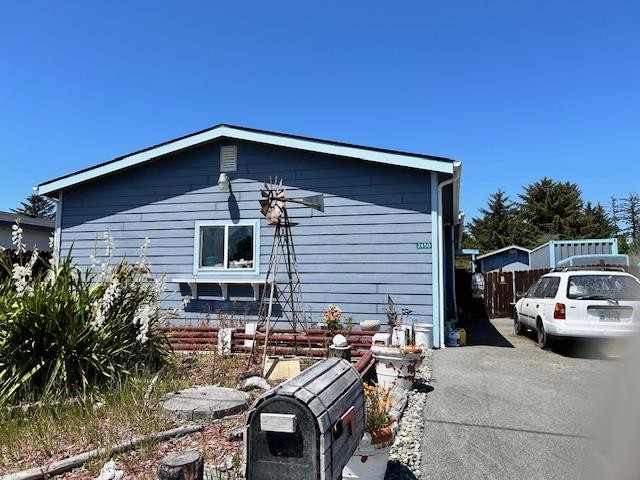 Manufactured home in good condition, past owner was a pack rat - Beach Home for sale in Crescent City, California on Beachhouse.com