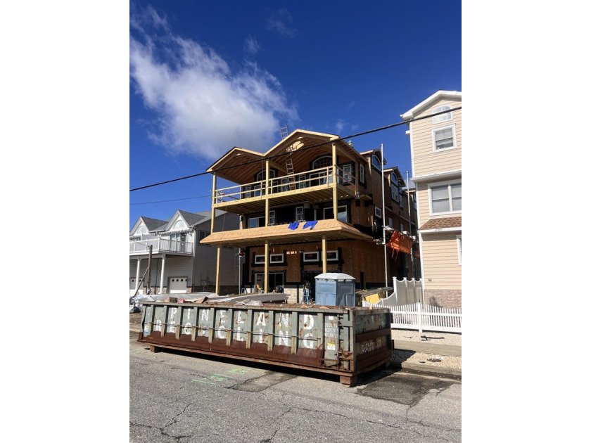 Situated in the south end this NEW CONSTRUCTION has the perfect - Beach Townhome/Townhouse for sale in Sea Isle City, New Jersey on Beachhouse.com