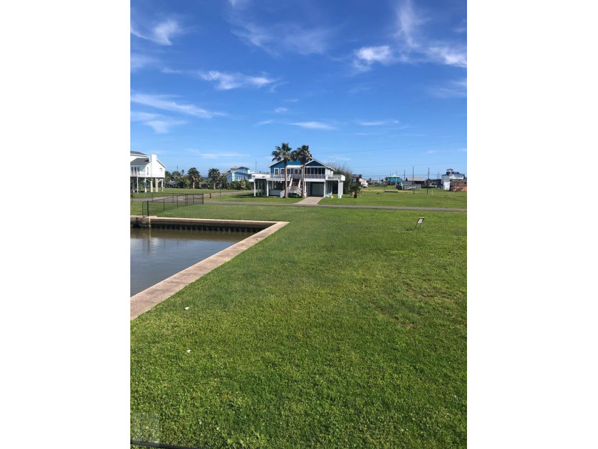 Great lot in a great location with bay views in the hidden gem - Beach Lot for sale in Galveston, Texas on Beachhouse.com