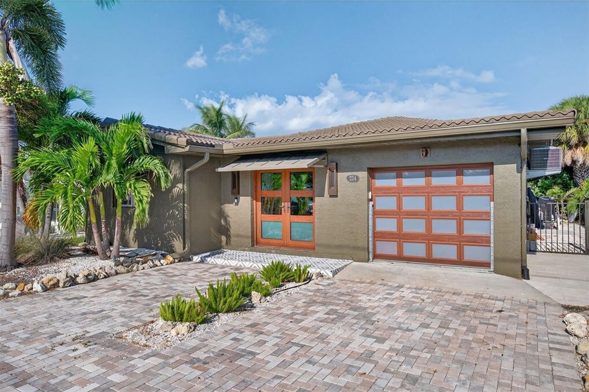 Under contract-accepting backup offers. Welcome to 234 145th - Beach Home for sale in Madeira Beach, Florida on Beachhouse.com