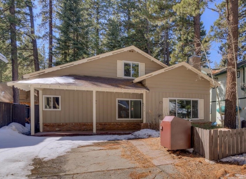 Come and discover your cozy retreat located in the heart of - Beach Home for sale in South Lake Tahoe, California on Beachhouse.com