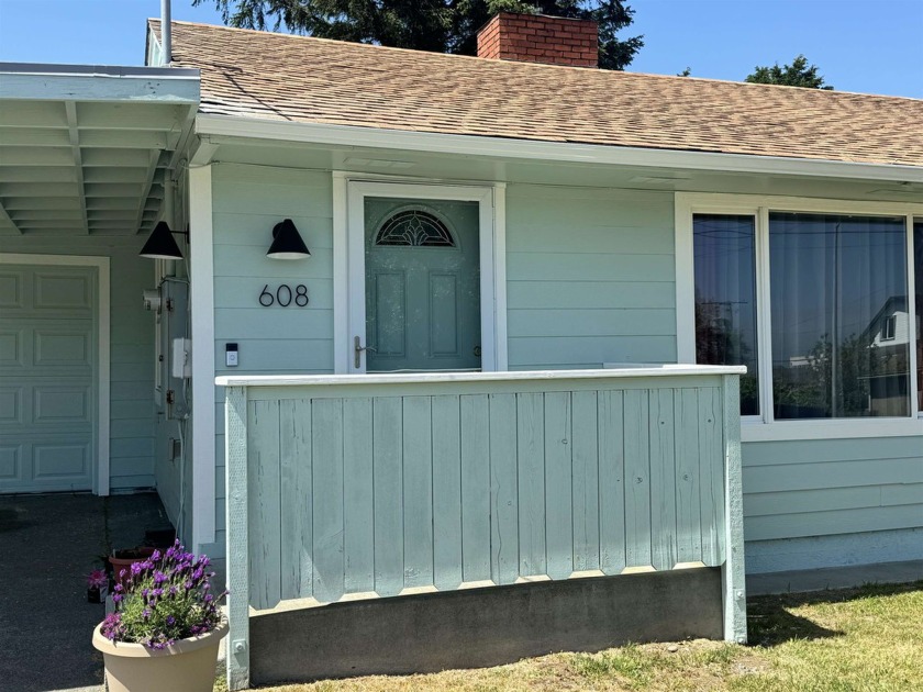 Take a tour of this adorable move in ready home. Centrally - Beach Home for sale in Crescent City, California on Beachhouse.com