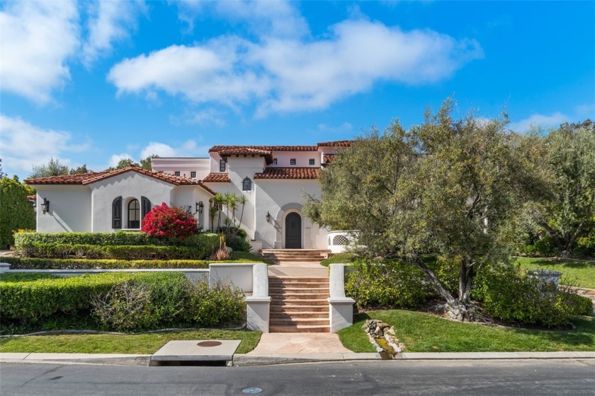 Guard gated, spacious residence. This 5 large ensuite bedrooms - Beach Home for sale in Rancho Santa Fe, California on Beachhouse.com