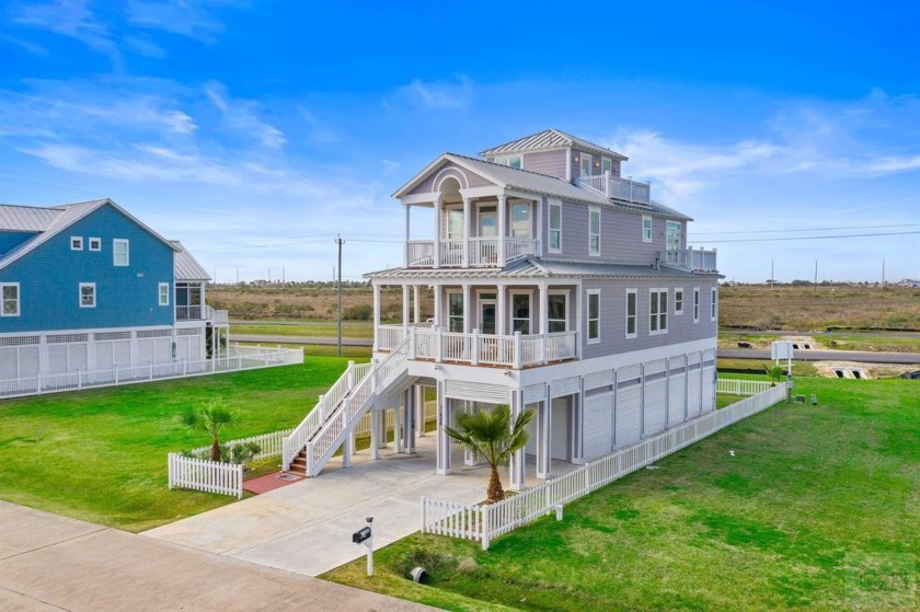 This charming Beachside Village home seamlessly blends - Beach Home for sale in Galveston, Texas on Beachhouse.com