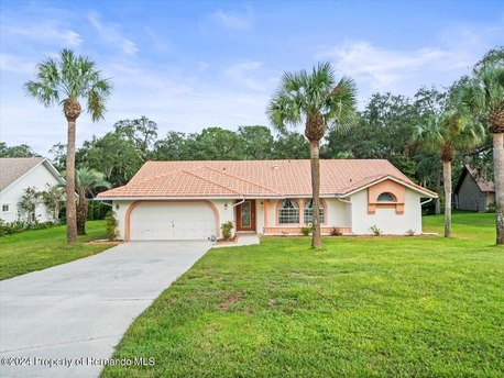 Nestled in the Beautiful one and only WOODLAND WATERS, this 1 - Beach Home for sale in Weeki Wachee, Florida on Beachhouse.com