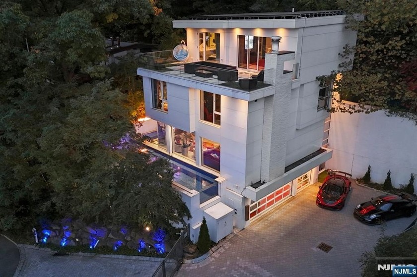 Where Modern West Coast Living Meets the Gold Coast aEUR* - Beach Home for sale in Edgewater, New Jersey on Beachhouse.com