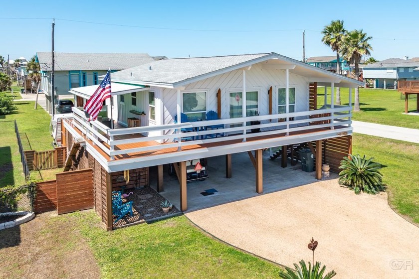 Welcome to this stunning 2 bed, 1 bath home with breathtaking - Beach Home for sale in Galveston, Texas on Beachhouse.com
