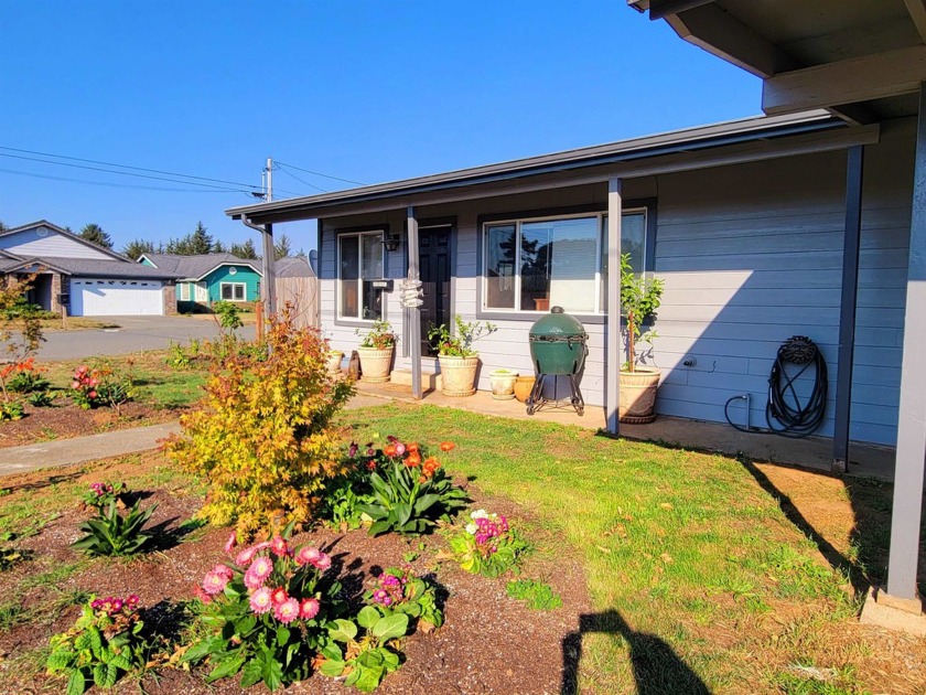 Remodeled and Move in ready! Located in town on city services - Beach Home for sale in Crescent City, California on Beachhouse.com