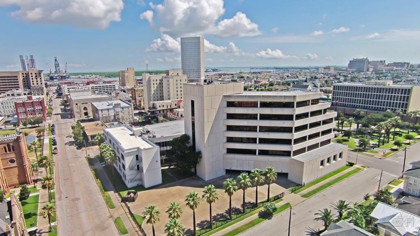 Redevelopment Opportunity in the heart of Downtown Galveston in - Beach Commercial for sale in Galveston, Texas on Beachhouse.com