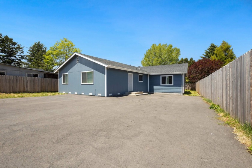 This newly remodeled three bed, two bath home has two master - Beach Home for sale in Crescent City, California on Beachhouse.com