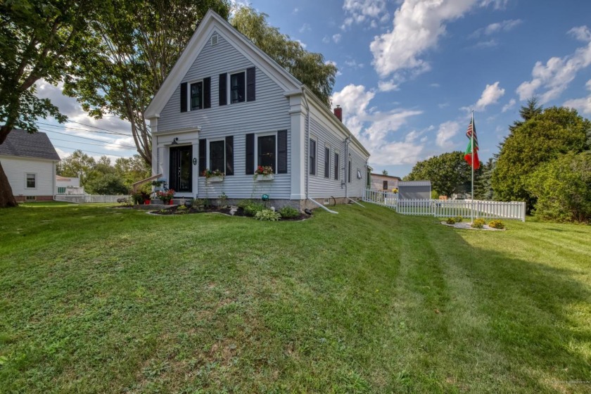 Beautiful, tastefully renovated South End New Englander with all - Beach Home for sale in Rockland, Maine on Beachhouse.com