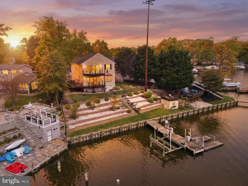 Waterfront living doesn't get better than this. With 100 feet of - Beach Home for sale in Pasadena, Maryland on Beachhouse.com