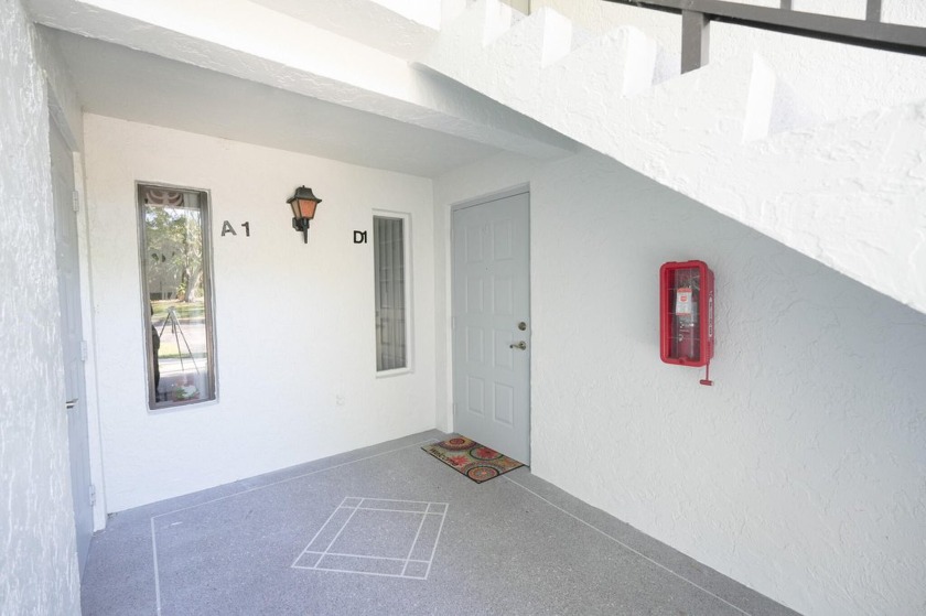 This spacious & beautifully updated 2 BR/ 2 BA, 1st floor condo - Beach Condo for sale in West Palm Beach, Florida on Beachhouse.com