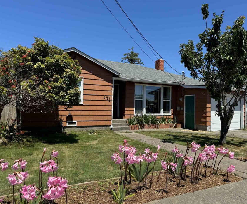 Welcome to your charming new home! This delightful residence - Beach Home for sale in Crescent City, California on Beachhouse.com