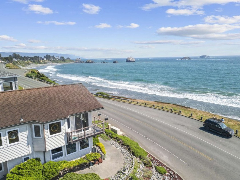 This stunning custom-built oceanfront home is located on the - Beach Home for sale in Crescent City, California on Beachhouse.com