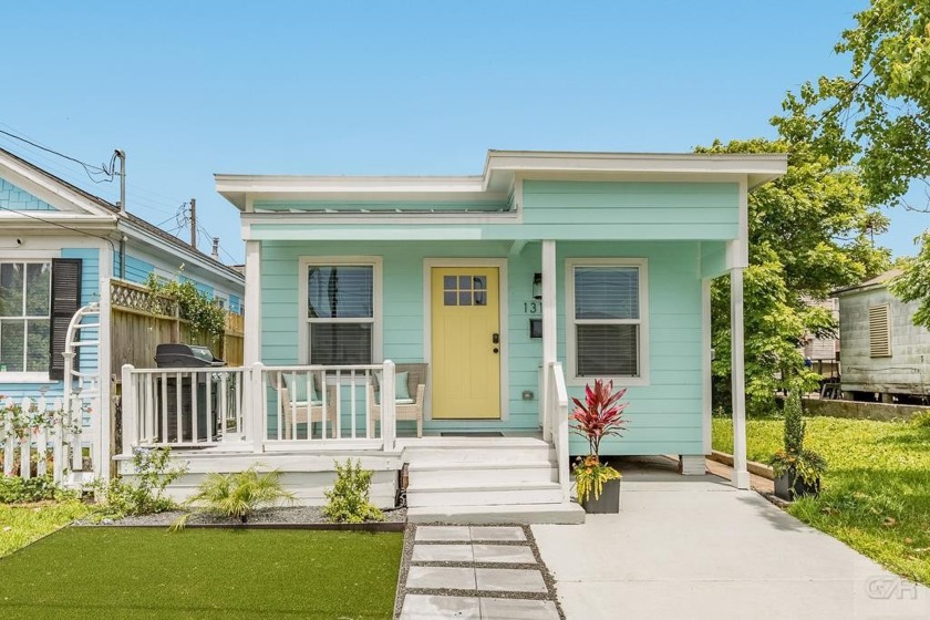 Come view this cute 2 bedroom 2 full bath property. Walking - Beach Home for sale in Galveston, Texas on Beachhouse.com