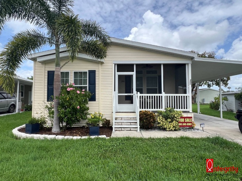 Discover the charm of this 2015 Palm Harbor mobile home, nestled - Beach Home for sale in Ellenton, Florida on Beachhouse.com