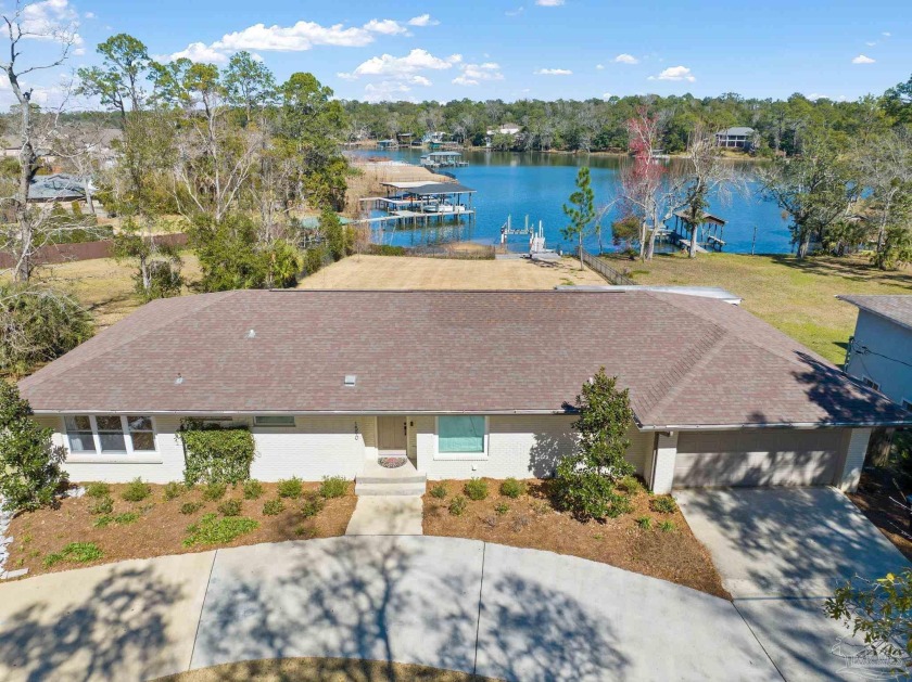 Beautifully updated luxury waterfront home situated on desirable - Beach Home for sale in Pensacola, Florida on Beachhouse.com