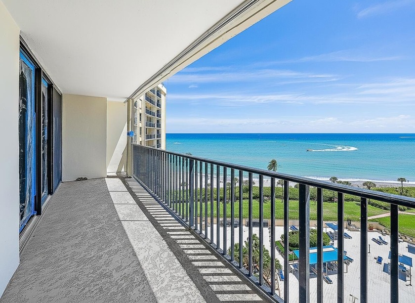 Assessments paid. Step into this remodeled quaint coastal - Beach Condo for sale in Jupiter, Florida on Beachhouse.com