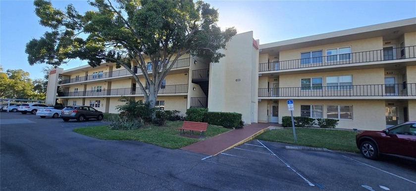 Best price in town for this Golf View Condo at Villas Capri - Beach Condo for sale in Largo, Florida on Beachhouse.com