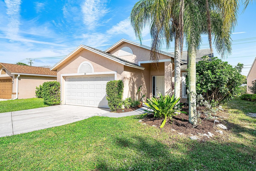 16 Ripley Way is a 3 bedroom/2 bath SPLIT FLOOR PLAN with - Beach Home for sale in Boynton Beach, Florida on Beachhouse.com