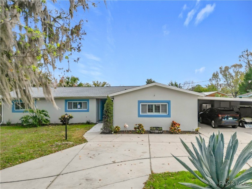 Welcome home to this spacious 4-bedroom, 2.5-bath home which - Beach Home for sale in Crystal River, Florida on Beachhouse.com