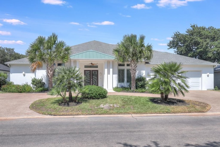 Discover a new level of elegance at this exquisite modern - Beach Home for sale in Rockport, Texas on Beachhouse.com