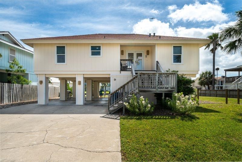 Coastal relaxed charm is what you'll find in this 3 bedrooms, 2 - Beach Home for sale in Rockport, Texas on Beachhouse.com
