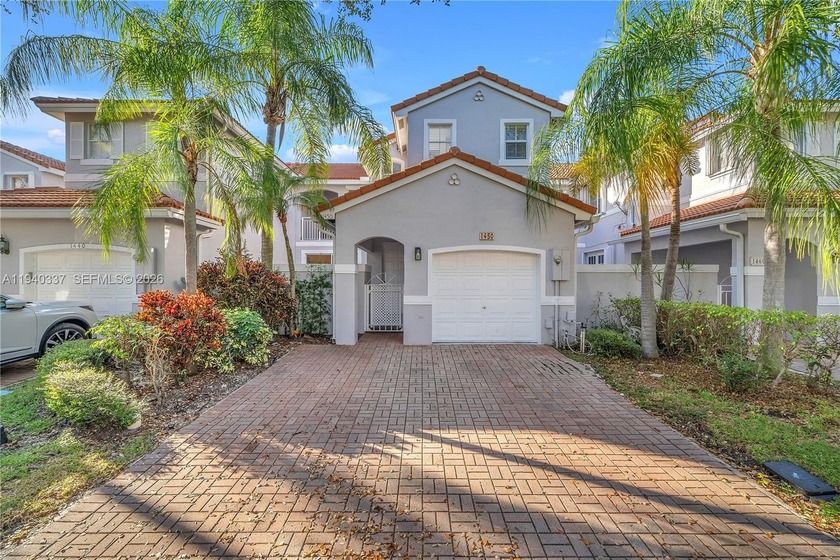 Coastal living just minutes from the beach! Spacious 3-bedroom - Beach Townhome/Townhouse for sale in Hollywood, Florida on Beachhouse.com