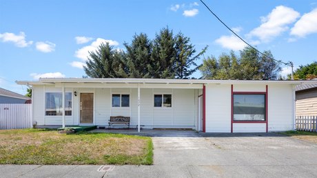 Welcome to 1072 Huntington St, a charming home featuring three - Beach Home for sale in Crescent City, California on Beachhouse.com