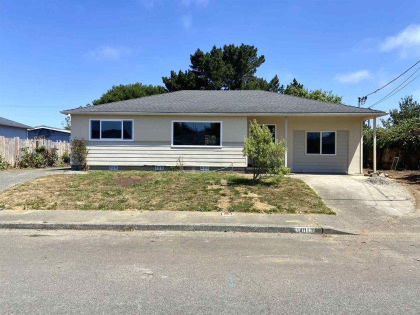 Welcome to this soon-to-be beautifully remodeled 3-bedroom - Beach Home for sale in Crescent City, California on Beachhouse.com