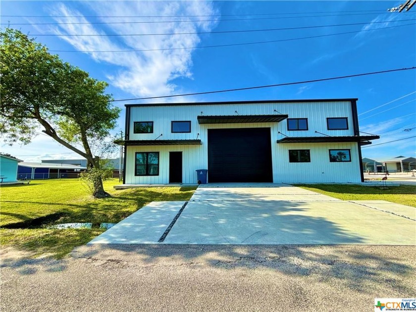 NEW PRICE! Barndo 2 Blks to ICW, Froggies's and Public Boat - Beach Home for sale in Port O Connor, Texas on Beachhouse.com