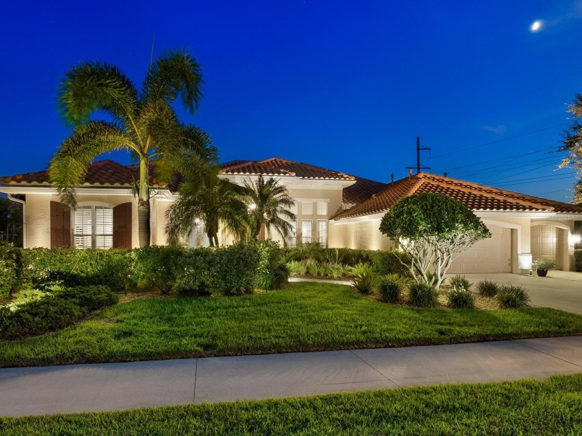 Under contract-accepting backup offers. Extraordinary lakefront - Beach Home for sale in Venice, Florida on Beachhouse.com