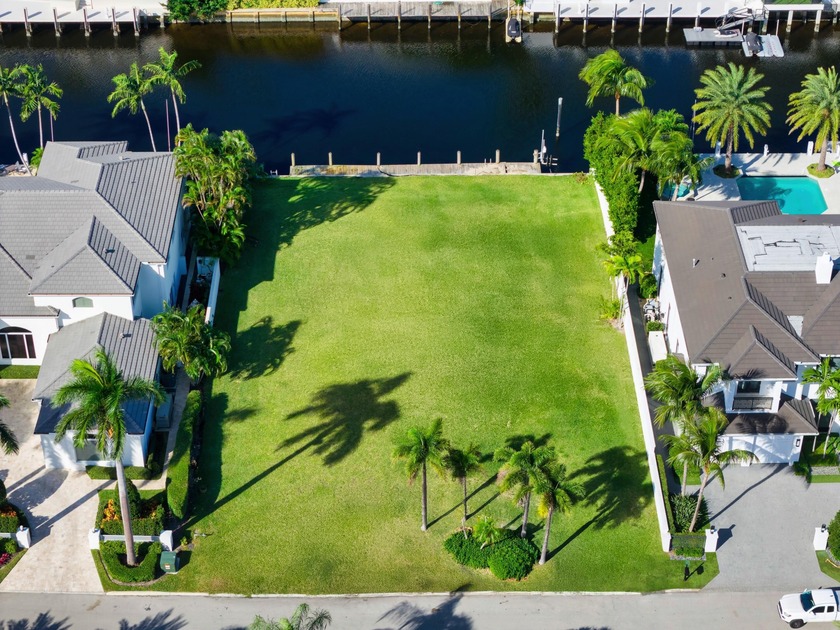 Remarkable Royal Palm Yacht & CC waterfront vacant lot - Beach Lot for sale in Boca Raton, Florida on Beachhouse.com