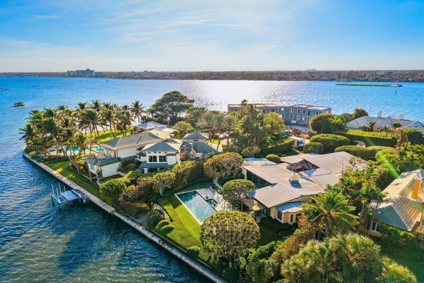 Bring your boat, build your dream. Nearly one-half acre looking - Beach Home for sale in Palm Beach, Florida on Beachhouse.com