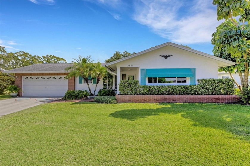 BEAUTIFULLY UPDATED 2-BEDROOM, 2-BATH POOL HOME! This 1548 sq ft - Beach Home for sale in Palm Harbor, Florida on Beachhouse.com