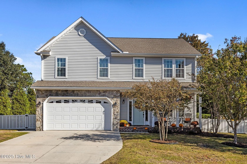 Beautifully maintained 4BR/2.5BA home in desirable Quailwood - Beach Home for sale in Cape Carteret, North Carolina on Beachhouse.com
