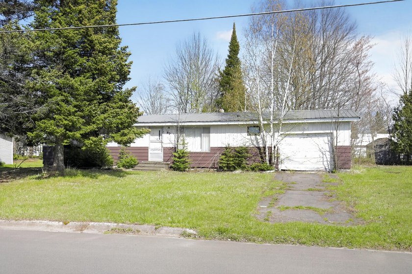 Opportunity awaits at this 4 bedroom 1 bath located on the - Beach Home for sale in White Pine, Michigan on Beachhouse.com