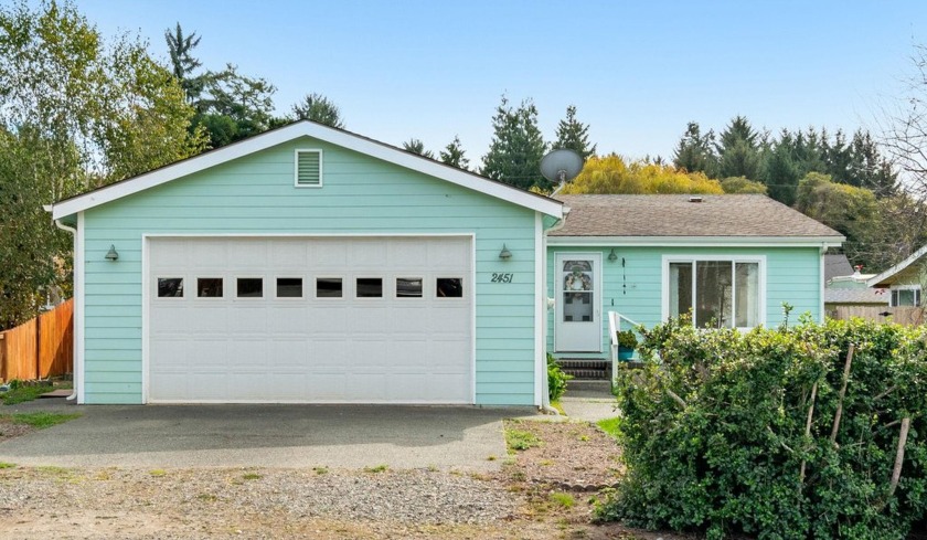 NEW PRICE REDUCTION-SELLER MOTIVATED! Welcome to your charming - Beach Home for sale in Crescent City, California on Beachhouse.com