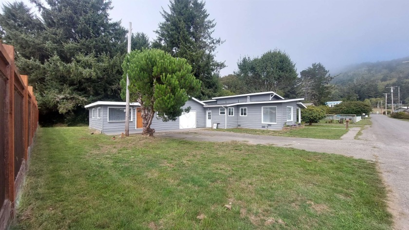 This newly remodeled duplex offers an unparalleled coastal - Beach 2+ RESIDENCES for sale in Smith River, California on Beachhouse.com