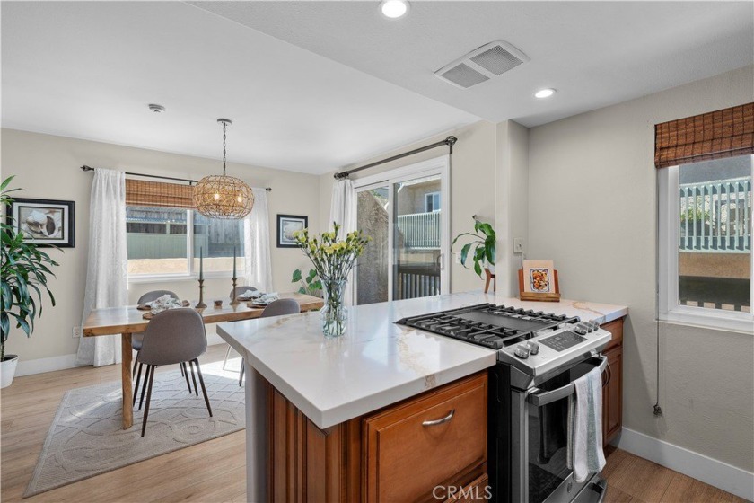 North Redondo Beach Gem - Stylish  Upgraded End Unit 
Discover - Beach Townhome/Townhouse for sale in Redondo Beach, California on Beachhouse.com