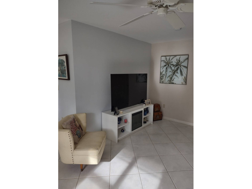 Completely updated. 1 Beroom 1.5 baths.  The bath ajoining the - Beach Condo for sale in Vero Beach, Florida on Beachhouse.com