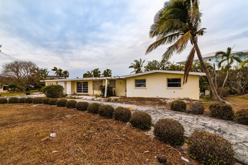 Under contract-accepting backup offers. Short Sale. Welcome to - Beach Home for sale in Holmes Beach, Florida on Beachhouse.com